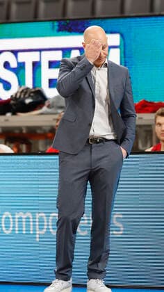 Deutschland, Bamberg, Brose Arena, 16.12.2020, emspor, emonline, despor, deonline, Brose Bamberg vs. s.Oliver Wuerzburg, Basketball, BBL Bild: v. li. Headcoach Denis Wucherer (s.Oliver Wuerzburg) Copyright: HMBxMedia xHeikoxBecker