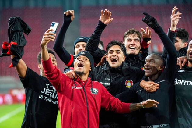 Bilder des Jahres 2020, Sport 12 Dezember GER, 1. FC Koeln vs. Bayer 04 Leverkusen, 1. Bundesliga, Saison 20 21,12. Spieltag, 16.12.2020 Derbysieger-Rufe beim Abschlussjubel, GER, 1. FC Koeln vs. Bayer 04 Leverkusen, 1. Bundesliga, Saison 20 21,12. Spieltag, 16.12.2020 DFB DFL regulations prohibit any use of photographs as image sequences and or quasi-video., Foto: EIBNER Benjamin Soelzer POOL Koeln RheinEnergie Stadion Nordrhein-Westfalen Deutschland *** GER, 1 FC Koeln vs Bayer 04 Leverkusen, 1 Bundesliga, Season 20 21,12 Matchday, 16 12 2020 Derby winner shouts during final cheer, GER, 1 FC Koeln vs Bayer 04 Leverkusen, 1 Bundesliga, Season 20 21,12 Matchday, 16 12 2020 DFB DFL regulations prohibit any use of photographs as image sequences and or quasi video , Foto EIBNER Benjamin Soelzer POOL Koeln RheinEnergie Stadion Nordrhein Westfalen Germany Poolfoto EIBNER Benjamin Soelzer POOL ,EDITORIAL USE ONLY