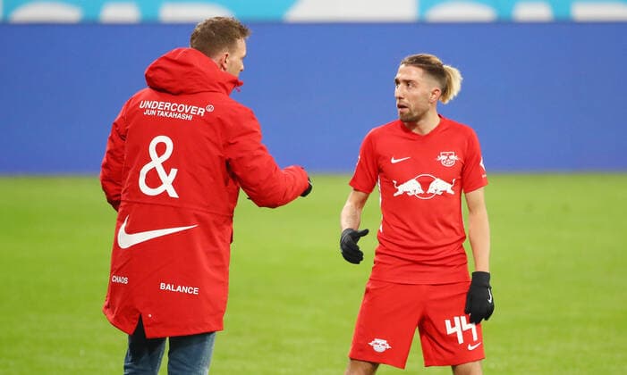 Hoffenheim - RB Leipzig 16.12.2020 Sinsheim, 16.12.2020, PreZero Rhein-Neckar-Arena, Fussball, Bundesliga, 12.Spieltag. , TSG 1899 Hoffenheim vs. RB Leipzig 0:1 (0:0) , Im Bild v.l.: Trainer Julian Nagelsmann (RB Leipzig) und Kevin Kampl (44, RB Leipzig), Anweisungen. , DFL regulations prohibit any use of photographs as image sequences and or quasi-video. ,