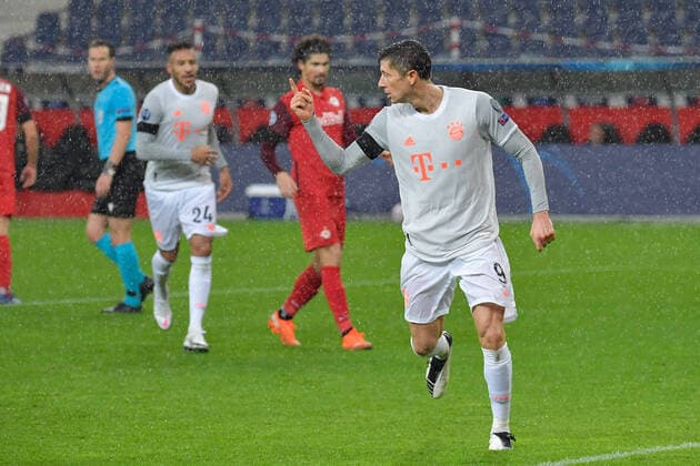 Salzburg, Oesterreich 03. November 2020: CL - 20 21 - RB Salzburg vs. FC Bayern Muenchen Robert Lewandowski (FC Bayern Muenchen), jubelt nach seinem Tor zum 1:1 Ausgleich per Elfmeter 11m, Jubel Freude Emotion Torjubel Torschuetze Torschütze CL - 20 21 - RB Salzburg vs. FC Bayern Muenchen