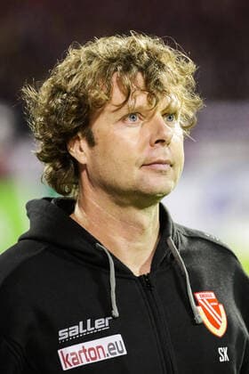 Aue, Deutschland 05. September 2015: 3. Liga - 15 16 - Erzgebirge Aue vs. Energie Cottbus Stefan Krämer(Kraemer) Trainer (cottbus) 3. Liga - 15 16 - Erzgebirge Aue vs. Energie Cottbus