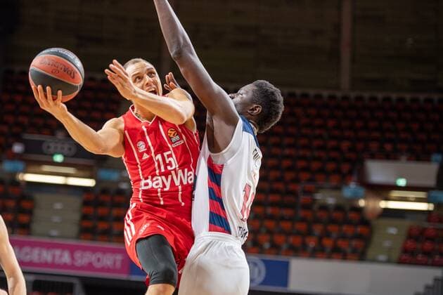Robin Amaize 15 (FC Bayern), Youssoupha Fall 19 (Baskonia Vitoria-Gasteiz), FC Bayern Basketball vs. Baskonia Vitoria-Gasteiz, Basketball, Euroleague, 18.12.2020 Muenchen Bayern Deutschland