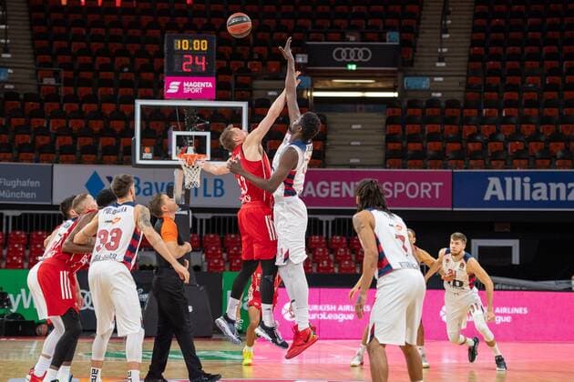 Spielbeginn, FC Bayern Basketball vs. Baskonia Vitoria-Gasteiz, Basketball, Euroleague, 18.12.2020 Muenchen Bayern Deutschland