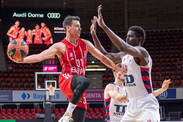 Zan Mark Sisko 31 (FC Bayern), Ilimane Diop 12 (Baskonia Vitoria-Gasteiz), FC Bayern Basketball vs. Baskonia Vitoria-Gasteiz, Basketball, Euroleague, 18.12.2020 Muenchen Bayern Deutschland