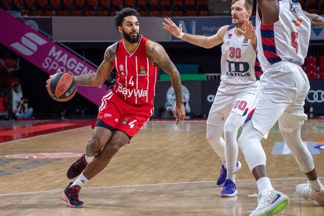 D. Seeley 4 (FC Bayern), Zoran Dragic 30 (Baskonia Vitoria-Gasteiz), FC Bayern Basketball vs. Baskonia Vitoria-Gasteiz, Basketball, Euroleague, 18.12.2020 Muenchen Bayern Deutschland