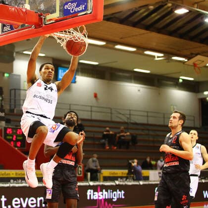 Dunk von George King (Chemnitz) Jobstairs Giessen 46ers vs Niners Chemnitz, Basketball, easyCredit BBL, 18.12.2020 Jobstairs Giessen 46ers vs Niners Chemnitz, Basketball, easyCredit BBL, 18.12.2020 Giessen Copyright: xEibner-Pressefotox EP_RWS