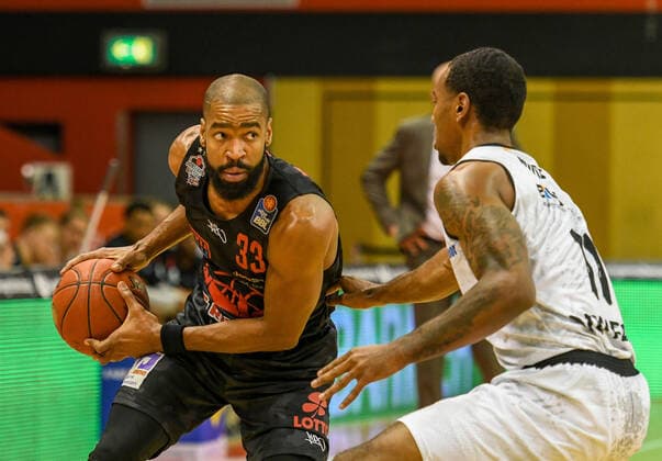 Brandon Thomas, Isiaha Mike 7. Spieltag, Basketball Bundesliga, Basketball Saison 2020 2021, Deutschland, easyCredit BBL, Germany, Giessen 46ers, giessen schwarz, Herren, Jobstairs GIESSEN 46ers - NINERS Chemnitz, Männer, Chemnitz weiß