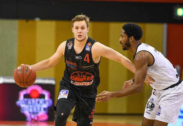 7. Spieltag, Basketball Bundesliga, Basketball Saison 2020 2021, Deutschland, easyCredit BBL, Germany, Giessen 46ers, giessen schwarz, Herren, Jobstairs GIESSEN 46ers - NINERS Chemnitz, Männer, Chemnitz weiß
