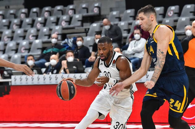 Norris Cole (asvel) vs Stefan Jovic (khimki) BASKETBALL : LDLC ASVEL vs Khimki Moscou - Euroleague - 18 12 2020 FredericChambert Panoramic 