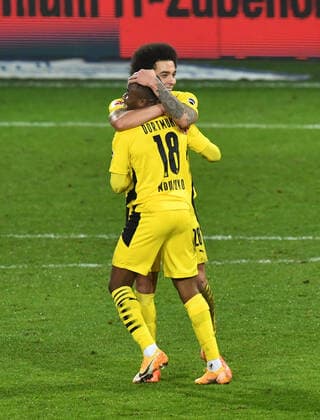 Fussball, Herren, Saison 2020 2021, 1. Bundesliga (13. Spieltag), 1. FC Union Berlin - Borussia Dortmund, v. l. Youssoufa Moukoko (Borussia Dortmund), Axel Witsel (Borussia Dortmund), Jubel nach Tor zum 1:1, 18.12. 2020,