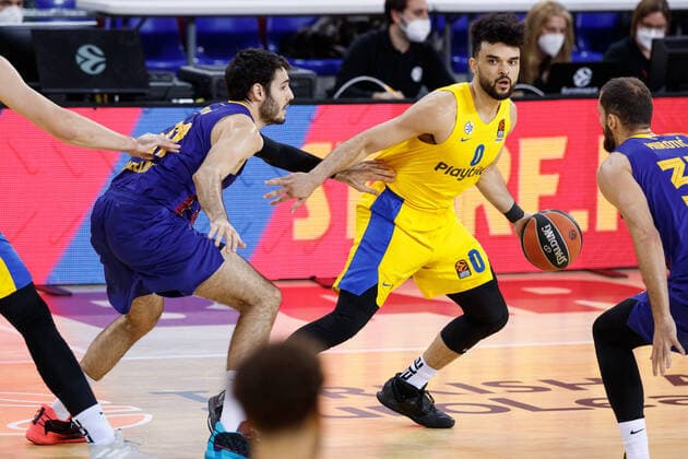 December 18, 2020, Barcelona, Spain: Alex Abrines Redondo of FC Barcelona, Barca in action with Elijah Bryant of Maccabi Playtika Tel Aviv during the Turkish Airlines EuroLeague match between FC Barcelona and Maccabi Playtika Tel Aviv at Palau Blaugrana in Barcelona, Spain. Barcelona Spain - ZUMAd159 20201218_zia_d159_011 Copyright: xDavidxRamirezx