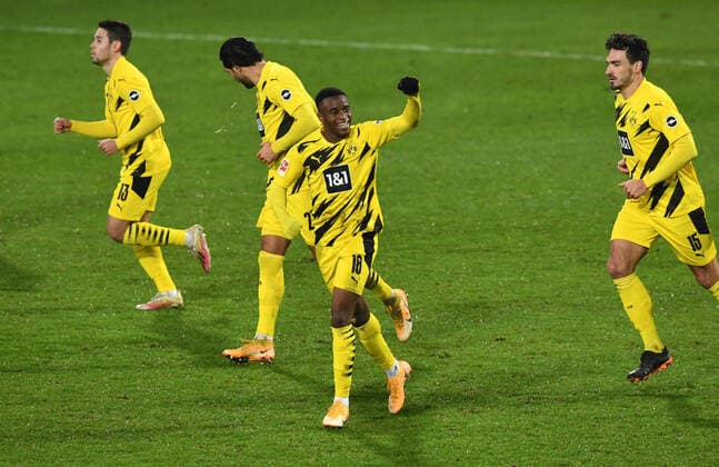 Fussball, Herren, Saison 2020 2021, 1. Bundesliga (13. Spieltag), 1. FC Union Berlin - Borussia Dortmund, Youssoufa Moukoko (Borussia Dortmund), Jubel nach Tor zum 1:1, 18.12. 2020,