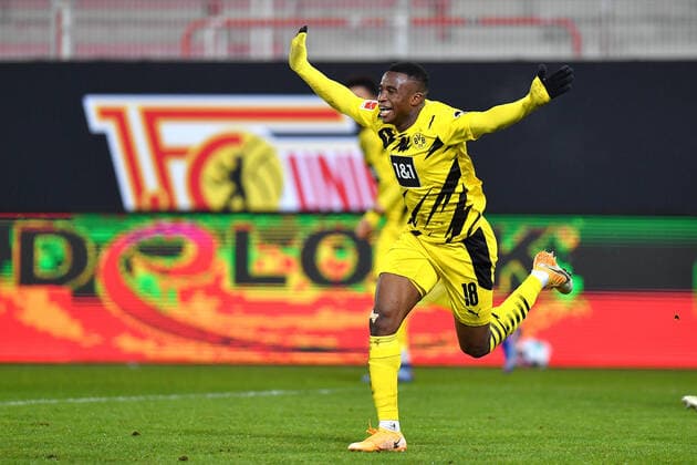 Sport Bilder des Tages Fußball: 1. Bundesliga, Saison 2020 2021, 13. Spieltag, FC Union Berlin - Borussia Dortmund am 18.11.2020 im Stadion an der Alten Försterei. Dortmunds Youssoufa Moukoko jubelt nach seinem Tor zum 1:1. DFL REGULATIONS PROHIBIT ANY USE OF PHOTOGRAPHS AS IMAGE SEQUENCES AND OR QUASI-VIDEO.
