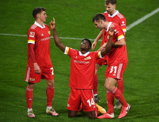 Bilder des Jahres 2020, Sport 12 Dezember Sport Bilder des Tages Fussball, Herren, Saison 2020 2021, 1. Bundesliga (13. Spieltag), 1. FC Union Berlin - Borussia Dortmund, v. l. Grischa Prömel (1. FC Union Berlin), Taiwo Awoniyi (1. FC Union Berlin), Robin Knoche (1. FC Union Berlin), Marvin Friedrich (1. FC Union Berlin), Jubel nach Tor zum 1:0, 18.12. 2020, *** Football, men, season 2020 2021, 1 Bundesliga 13 matchday , 1 FC Union Berlin Borussia Dortmund, v l Grischa Prömel 1 FC Union Berlin , Taiwo Awoniyi 1 FC Union Berlin , Robin Knoche 1 FC Union Berlin , Marvin Friedrich 1 FC Union Berlin , cheering after goal to 1 0, 18 12 2020, Copyright: xMatthiasxKochx