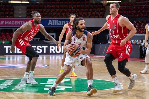 Pierria Henry 7 (Baskonia Vitoria-Gasteiz), Paul Zipser 16 (FC Bayern), FC Bayern Basketball vs. Baskonia Vitoria-Gasteiz, Basketball, Euroleague, 18.12.2020 Muenchen Bayern Deutschland