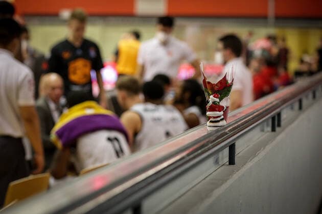 Deutschland, Giessen, Osthalle, 18.12.2020, easy Credit BBL, 7.Spieltag, JobStairs Giessen 46ers - NINERS Chemnitz Bild: Weihnachtsdeko in der Baskeball Copyright: HMBxMedia ThomasxJäger