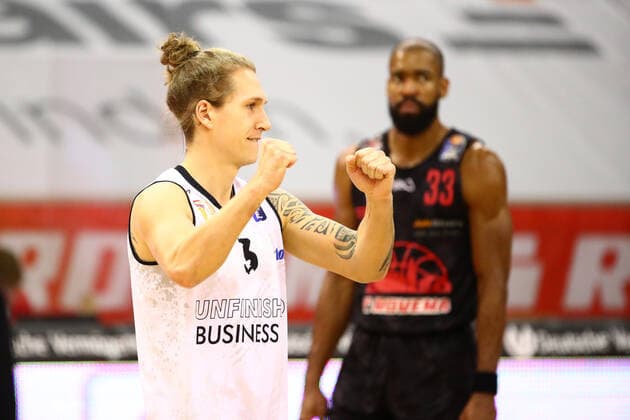Malte Ziegenhagen (Chemnitz) freut sich ueber den Sieg in Giessen Jobstairs Giessen 46ers vs Niners Chemnitz, Basketball, easyCredit BBL, 18.12.2020 Jobstairs Giessen 46ers vs Niners Chemnitz, Basketball, easyCredit BBL, 18.12.2020 Giessen Copyright: xEibner-Pressefotox EP_RWS