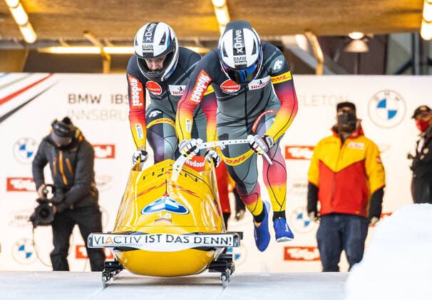 Bilder des Jahres 2020, Sport 12 Dezember Sport Bilder des Tages 19.12.2020, Olympia Eiskanal, Innsbruck, AUT, BMW IBSF Weltcup Bob und Skeleton, Igls, Herren Zweierbob, 1. Lauf, im Bild Johannes Lochner and Christian Rasp (GER) Johannes Lochner and Christian Rasp of Germany in action during 1st run of men doubles Bobsleigh competition of the BMW IBSF Bob & Skeleton Weltcup at the Olympia Eiskanal in Innsbruck, Austria on 2020 12 19. **** ONLY GER;FRA;ITA;ESP;SUISSE;GBR **** Innsbruck *** 19 12 2020, Olympia Eiskanal, Innsbruck, AUT, BMW IBSF World Cup Bobsleigh and Skeleton, Igls, Mens Doubles Bobsleigh, 1 run, in picture Johannes Lochner and Christian Rasp GER Johannes Lochner and Christian Rasp of Germany in action during 1st run of men doubles Bobsleigh competition of the BMW IBSF Bob Skeleton World Cup at the Olympia Eiskanal in Innsbruck, Austria on 2020 12 19 ONLY GER FRA ITA ESP SUISSE GBR Innsbruck  EP_gro  