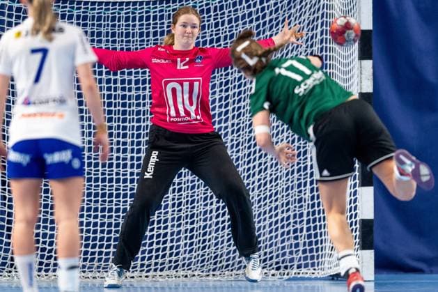 201219 Hallbys malvakt Christina Lövgren Hallberg under handbollsmatchen i damernas Allsvenska mellan OV Helsingborg och Hallby den 19 december 2020 i Helsingborg. Copyright: CHRISTOFFERxBORGxMATTISSON BB201219CB078