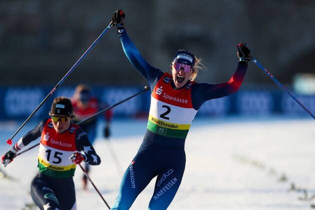 Bilder des Jahres 2020, Sport 12 Dezember Sport Bilder des Tages ROSS COUNTRY SKIING - FIS World Cup Dresden DRESDEN,GERMANY,19.DEC.20 - NORDIC SKIING, CROSS COUNTRY SKIING - FIS World Cup, sprint, ladies. Image shows the rejoicing of Nadine Faehndrich (SUI). GEPAxpictures xPhilippxBrem