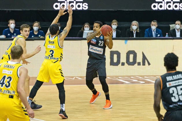 v.l. Peyton Siva - Alba, Troy Caupain - Ulm, 19.12.2020, BBL, Alba Berlin vs Ratiopharm Ulm, in der Mercedes Benz Arena, GER, Berlin, 19.12.2020, BBL, Alba vs Ulm Berlin Copyright: xUwexKoch xEibner-Pressefotox EP_ukh