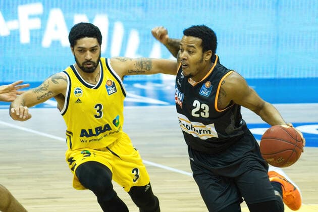 v.l. Peyton Siva - Alba, Troy Caupain - Ulm, 19.12.2020, BBL, Alba Berlin vs Ratiopharm Ulm, in der Mercedes Benz Arena, GER, Berlin, 19.12.2020, BBL, Alba vs Ulm Berlin Copyright: xUwexKoch xEibner-Pressefotox EP_ukh