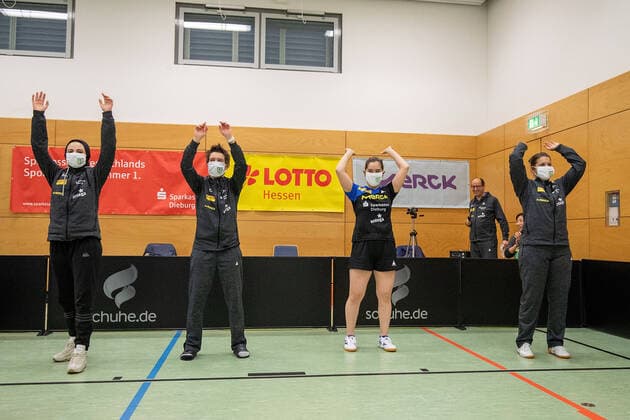 despor 19.12.2020 Tischtennis Damen 1.BL TSV Langstadt - SV Böblingen emspor, emonline, oespor, v.l., Dina Meshref (TSV Langstadt Tischtennis Damen 1.Bundesliga), Tanja Krämer (TSV Langstadt Tischtennis Damen 1.Bundesliga), Franziska Schreiner (TSV Langstadt Tischtennis Damen 1.Bundesliga) und Petrissa Solja (TSV Langstadt Tischtennis Damen 1.Bundesliga) jubeln jubelt nach Spielende.eln nach Spielende, Tabellenführer Foto: Joaquim Ferreira