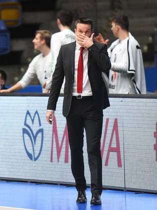 19.12.2020, xhbx, Basketball BBL Bundesliga, Frankfurt Skyliners - medi Bayreuth emspor, v.l. Trainer Sebastian Gleim (Head Coach, Fraport Skyliners Frankfurt) (DFL DFB REGULATIONS PROHIBIT ANY USE OF PHOTOGRAPHS as IMAGE SEQUENCES and or QUASI-VIDEO) Frankfurt am Main
