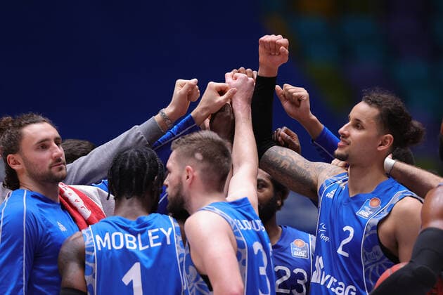 Fraport Skyliners - medi Bayreuth, easyCredit BBL Jubel der Fraport Skyliners nach Spielende. Basketball-Spiel der easyCredit BBL zwischen den Fraport Skyliners und medi Bayreuth am 19. Dezember 2020 in der Fraport-Arena in Frankfurt am Main., Frankfurt am Main Hessen Deutschland Fraport-Arena