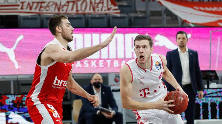 Deutschland, Bamberg, Brose Arena, 19.12.2020, emspor, emonline, despor, deonline, Brose Bamberg - Telekom Baskets Bonn, Basketball, BBL Bild: v. li. Chase Fieler (Brose Bamberg) und Strahinja Micovic (Telekom Baskets Bonn) Copyright: HMBxMedia xHeikoxBecker