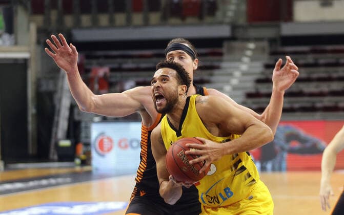 Ludwigsburg , Basketball easyCredit BBL Bundesliga , MHP RIESEN Ludwigsburg vs. Rasta Vechta , Elias Harris ( Riesen )