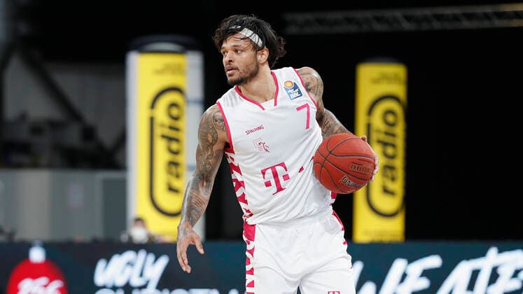 Deutschland, Bamberg, Brose Arena, 19.12.2020, emspor, emonline, despor, deonline, Brose Bamberg - Telekom Baskets Bonn, Basketball, BBL Bild: v. li. Chris Babb (Telekom Baskets Bonn) Copyright: HMBxMedia xHeikoxBecker