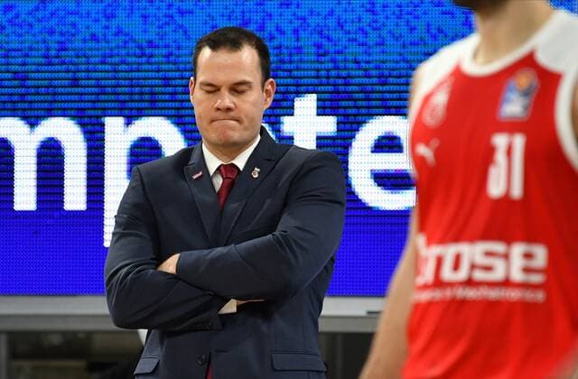 BAMBERG 19.12.2020 --- Basketball ---- easycredit 1. Basketball Bundesliga ---- 7. Spieltag: Brose Bamberg vs Telekom Baskets Bonn --- Headcoach Johan Roijakkers (Brose Bamberg) verzieht die Mundwinkel nach unten --- Foto: Hans-Martin Issler isslerimages ---- Brose Bamberg vs Telekom Baskets Bonn