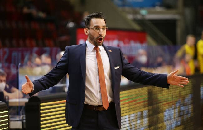 Ludwigsburg , Basketball easyCredit BBL Bundesliga , MHP RIESEN Ludwigsburg vs. Rasta Vechta , Thomas Päch ( Trainer Vechta )