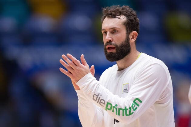 Fraport Skyliners - medi Bayreuth, easyCredit BBL Bastian Doreth (medi Bayreuth, 10). Basketball-Spiel der easyCredit BBL zwischen den Fraport Skyliners und medi Bayreuth am 19. Dezember 2020 in der Fraport-Arena in Frankfurt am Main., Frankfurt am Main Hessen Deutschland Fraport-Arena