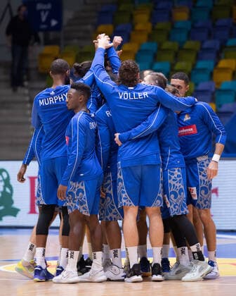 Fraport Skyliners - medi Bayreuth, easyCredit BBL Mannschaftskreis der Fraport Skyliners. Basketball-Spiel der easyCredit BBL zwischen den Fraport Skyliners und medi Bayreuth am 19. Dezember 2020 in der Fraport-Arena in Frankfurt am Main., Frankfurt am Main Hessen Deutschland Fraport-Arena