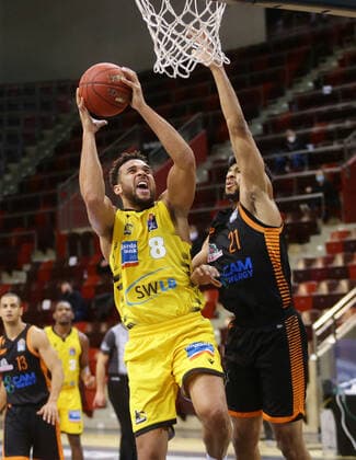 Ludwigsburg , Basketball easyCredit BBL Bundesliga , MHP RIESEN Ludwigsburg vs. Rasta Vechta , von links: Elias harris ( Riesen ) Jordan Barnett ( Vechta )