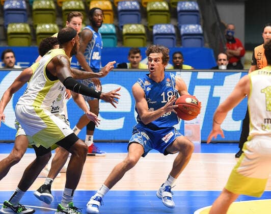19.12.2020, xhbx, Basketball BBL Bundesliga, Frankfurt Skyliners - medi Bayreuth emspor, v.l. Joe Rahon (Fraport Skyliners Frankfurt) (DFL DFB REGULATIONS PROHIBIT ANY USE OF PHOTOGRAPHS as IMAGE SEQUENCES and or QUASI-VIDEO) Frankfurt am Main