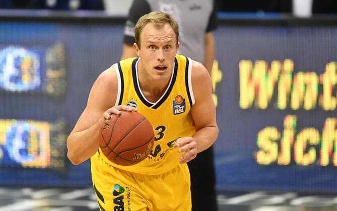 Luke Sikma (ALBA), mit Ball ALBA Berlin - ratiopharm Ulm Basketball, easy Credit BBL , Herren, Maenner, Männer, men, Saison 2020 2021 Berlin, 19.12..2020, Mercedes-Benz Arena