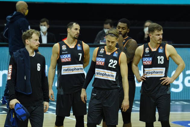 v.l. Per Guenther - Ulm, John Petrucelli - Ulm, Thomas Klepeisz - Ulm, Andreas Obst - Ulm, 19.12.2020, BBL, Alba Berlin vs Ratiopharm Ulm, in der Mercedes Benz Arena, GER, Berlin, 19.12.2020, BBL, Alba vs Ulm Berlin Copyright: xUwexKoch xEibner-Pressefotox EP_ukh