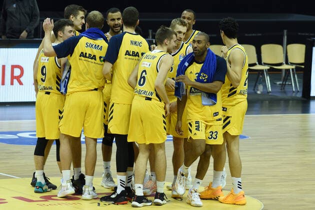 Sieges Freude bei Alba, 19.12.2020, BBL, Alba Berlin vs Ratiopharm Ulm, in der Mercedes Benz Arena, GER, Berlin, 19.12.2020, BBL, Alba vs Ulm Berlin Copyright: xUwexKoch xEibner-Pressefotox EP_ukh