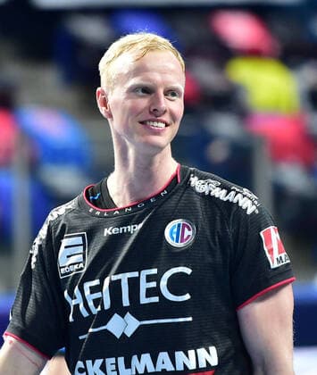 19.12.2020 - Handball - 1. Bundesliga LIQUI MOLY HBL - Saison 2020 2021 - 14. Spieltag: HC Erlangen Metropolregion Nürnberg HCE - TSV GWD Minden - OGo - Sebastian Firnhaber (18, HC Erlangen HCE ) lacht