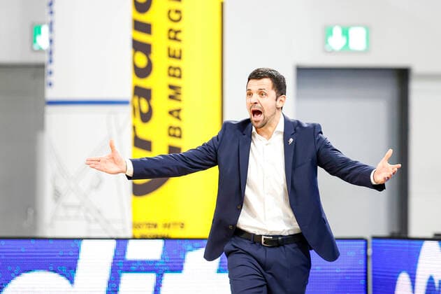 Coach Igor Jovovic (Telekom Baskets Bonn) Brose Bamberg - Telekom Baskets Bonn - easyCredit-BBL - Basketball Bundesliga - Basketball Saison 2020 21 - 7. Spieltag, 19.12.2020 Bamberg, Brose Arena ASV-Autoren-Nummer: 4026335 Copyright: DanielxLöb