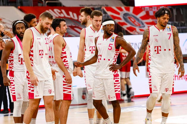 Enttäuschung bei Bonn: vlnr 02 Xavier Pollard (Telekom Baskets Bonn) 13 Deividas Gailus (Telekom Baskets Bonn) 11 Anthony DiLeo (Telekom Baskets Bonn) 21 Leon Kratzer (Telekom Baskets Bonn) 04 Strahinja Micovic (Telekom Baskets Bonn) 05 Josh Hagins (Telekom Baskets Bonn) 07 Chris Babb (Telekom Baskets Bonn) Brose Bamberg - Telekom Baskets Bonn - easyCredit-BBL - Basketball Bundesliga - Basketball Saison 2020 21 - 7. Spieltag, 19.12.2020 Bamberg, Brose Arena ASV-Autoren-Nummer: 4026335 Copyright: DanielxLöb