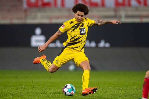 Fußball: 1. Bundesliga, Saison 2020 2021, 13. Spieltag, FC Union Berlin - Borussia Dortmund am 18.11.2020 im Stadion an der Alten Försterei. Einzelaktion von Axel WITSEL (Borussia Dortmund) ganze Figur, DFL REGULATIONS PROHIBIT ANY USE OF PHOTOGRAPHS AS IMAGE SEQUENCES AND OR QUASI-VIDEO. *** Football 1 Bundesliga, season 2020 2021, 13 matchday, FC Union Berlin Borussia Dortmund on 18 11 2020 at the Stadion an der Alten Försterei single action of Axel WITSEL Borussia Dortmund whole figure, DFL REGULATES PROHIBIT ANY USE OF PHOTOGRAPHS AS IMAGE SEQUENCES AND OR QUASI VIDEO Copyright: xNeundorf Kirchnerx