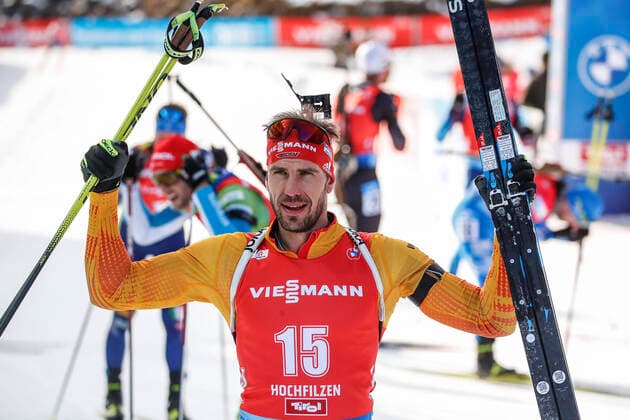 Bilder des Jahres 2020, Sport 12 Dezember Sport Bilder des Tages BIATHLON - IBU WC Hochfilzen HOCHFILZEN,AUSTRIA,20.DEC.20 - BIATHLON - IBU World Cup, 15km mass start, men. Image shows the rejoicing of Arnd Peiffer (GER). GEPAxpictures xJasminxWalter