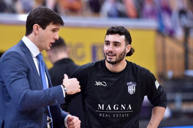 Pedro Calles (Trainer, Headcoach Hamburg Towers) (L)mit Maximilian Max DiLeo (Hamburg Towers) , GER, Basketball, Bundesliga, BBL, BG Goettingen - Hamburg Towers, 20.12.2020, Basketball, Bundesliga, BBL, BG Goettingen -Hamburg Towers, 20.12.2020 Goettingen Copyright: xSippel xEibner-Pressefotox EP_rsl