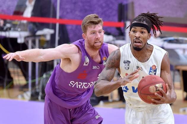 Terry Allen (Hamburg Towers) (am Ball), Will Rayman (BG Goettingen) (L), GER, Basketball, Bundesliga, BBL, BG Goettingen - Hamburg Towers, 20.12.2020, Basketball, Bundesliga, BBL, BG Goettingen -Hamburg Towers, 20.12.2020 Goettingen Copyright: xSippel xEibner-Pressefotox EP_rsl