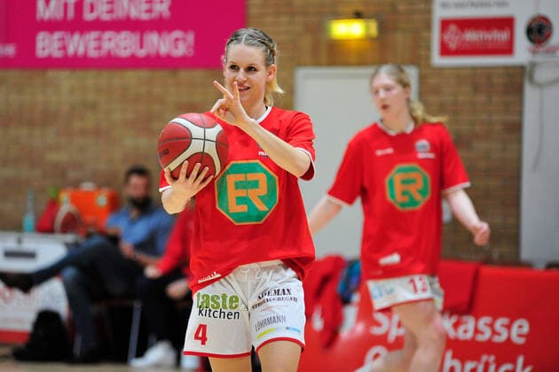 Basketball - DBBL - 08. Spieltag GiroLive Panthers Osnabrück - SNP BasCats USC Heidelberg am 20.12.2020 in der OSC Halle in Osnabrück Melli Knopp (C) (Osnabrück)