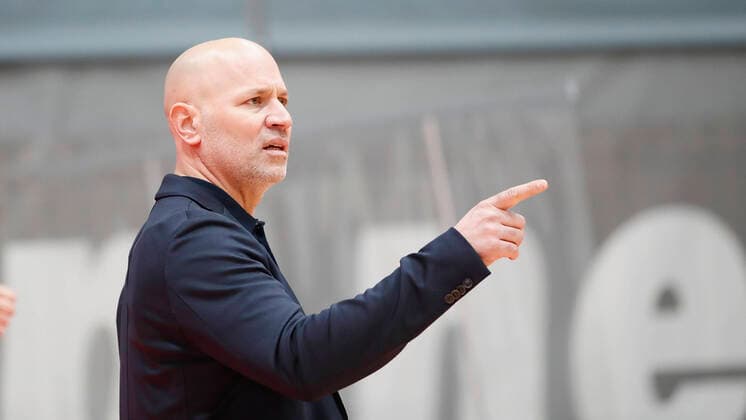 Deutschland, Wuerzburg, s.Oliver Arena, 20.12.2020, emspor, emonline, despor, deonline, s.Oliver Wuerzburg vs. SYNTAINICS MBC, Basketball, BBL Bild: v. li. Headcoach Denis Wucherer (s.Oliver Wuerzburg) Copyright: HMBxMedia xHeikoxBecker